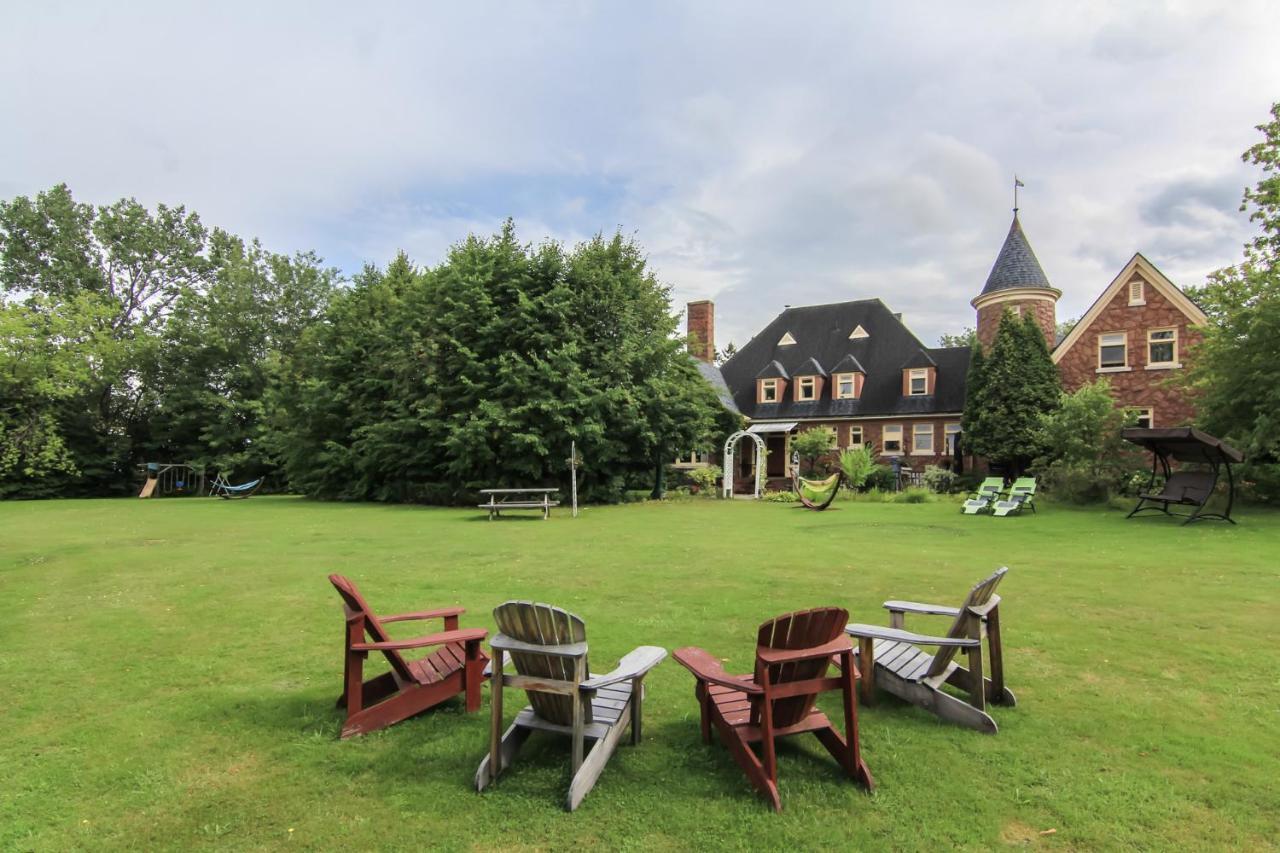 Chicoutimi Chateau Murdock Gite Et Esthetique 1950 מראה חיצוני תמונה